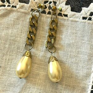 Vintage 1970’s/80’s Gold Thick Chain and Large Faux Pearl Drop Earrings